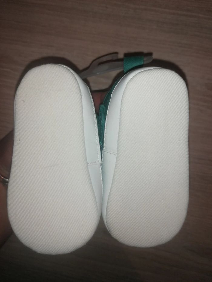 Chaussures légères bébé / 3-6mois - photo numéro 2