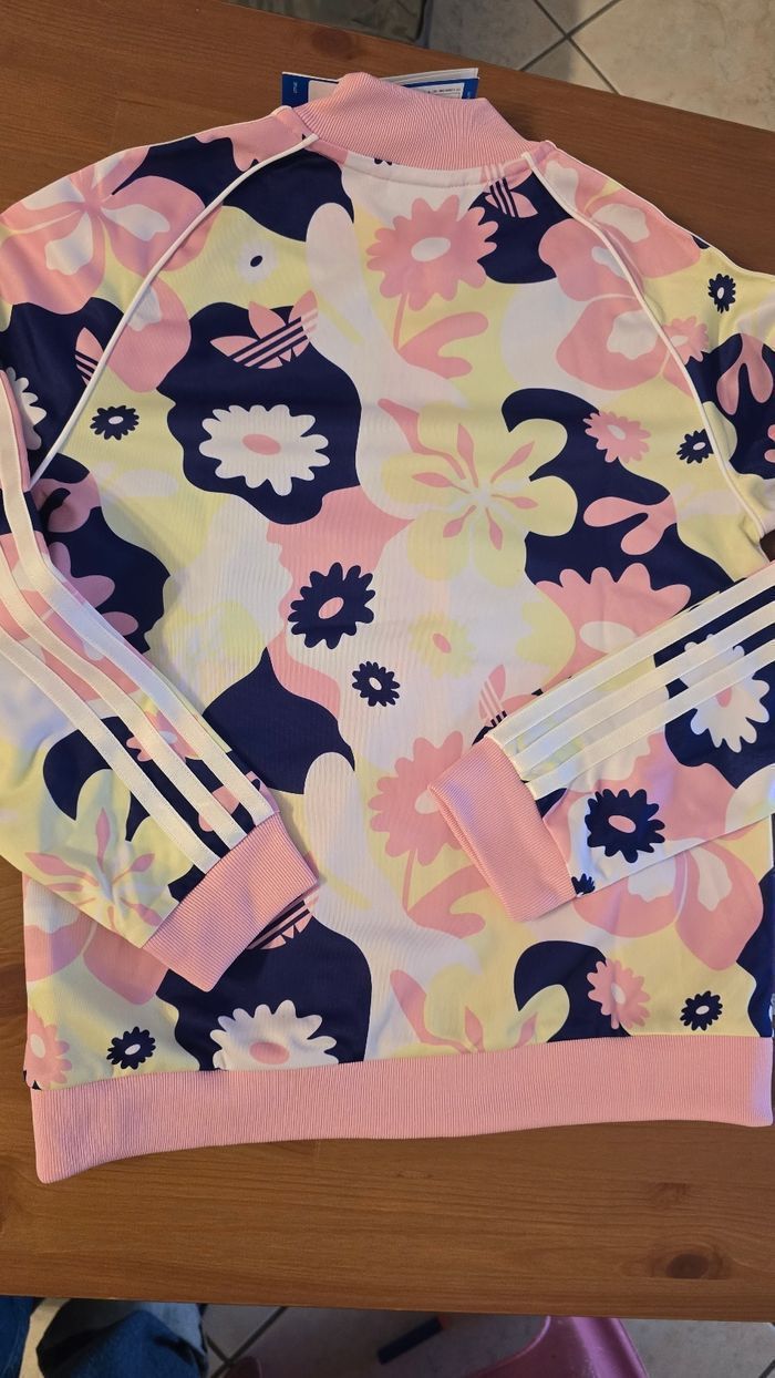 Neufs (non portés)🏷 🏷😍🩷🥰 superbe ensemble veste de survetement et leggin ADIDAS 10 ans fille 🩷(ferme) - photo numéro 4