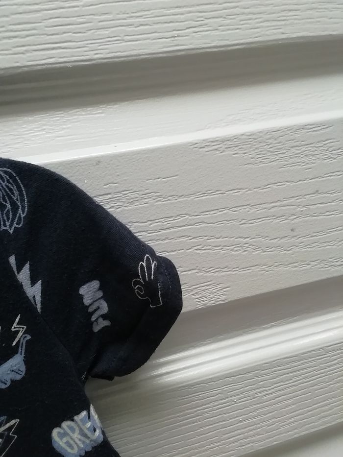 Vends t-shirt garçon été bleu marine avec motif. - photo numéro 4