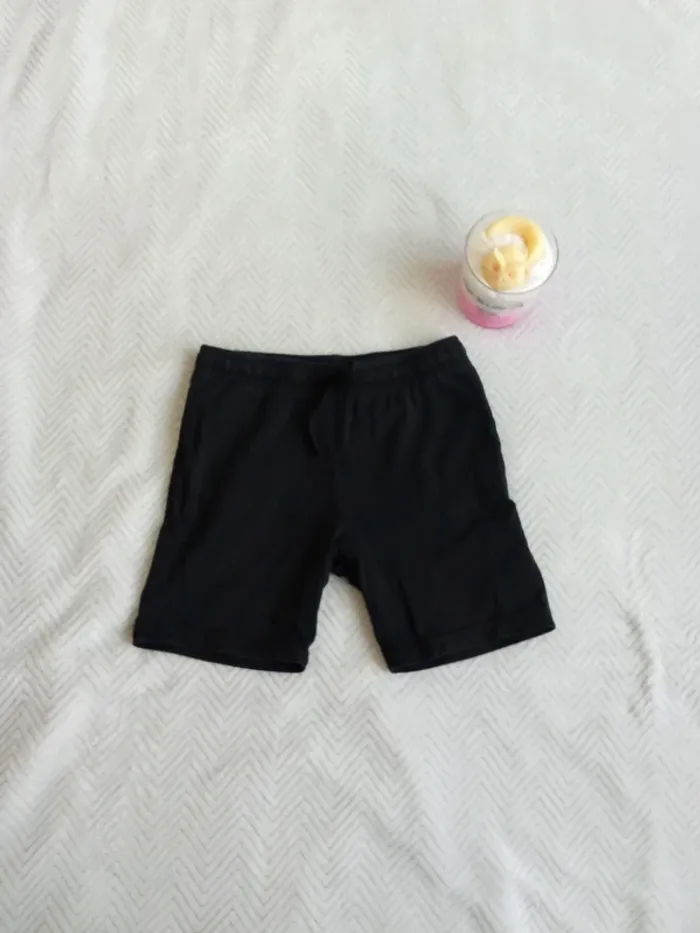 Short garçon ⭐ très bon état ⭐ taille 7 ans ⭐ H&M