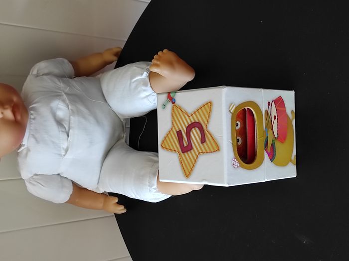 Cube gigogne en carton pour enfant – motif coloré