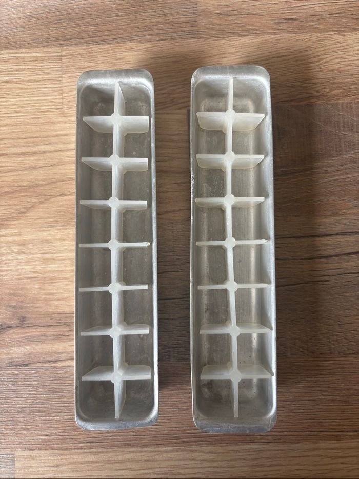 Lot de 5 anciens bacs à glaçons - photo numéro 4