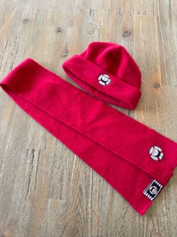 Bonnet et écharpe polaire elle est où la mer