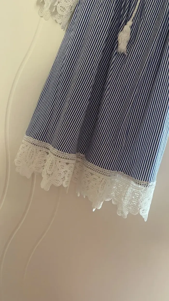 Haut bleu rayure épaule dénudé - photo numéro 3