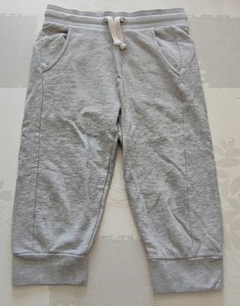 Pantacourt jogging gris T: 12 ans