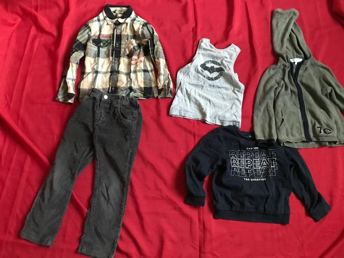 Lot de 5 vêtement enfants taille 5 ans