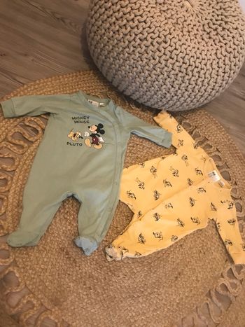 Lot 2 pyjama H&M Disney 1 mois