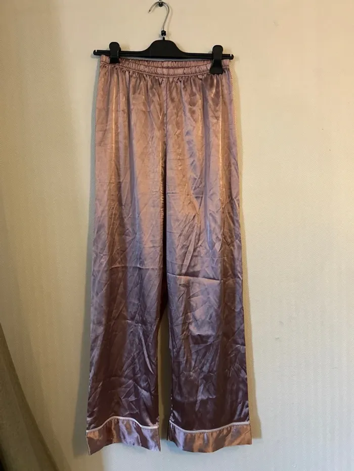 Ensemble pyjama en satin - photo numéro 3