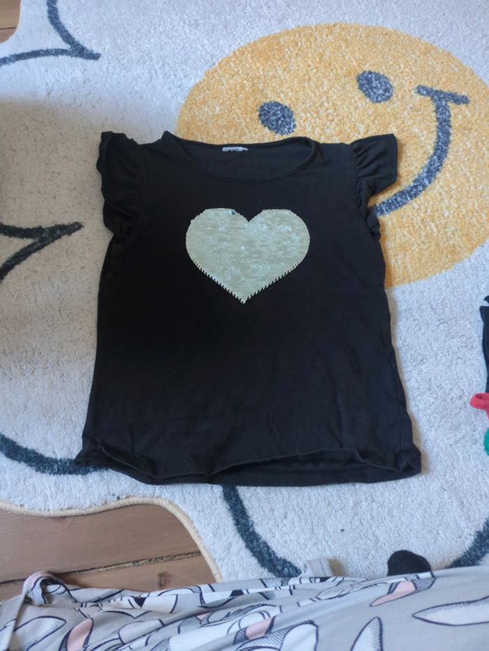 T-shirt noir coeur sequins manches courtes volants 6 ans
