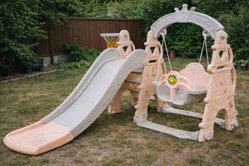 Aire de jeux enfant toboggan balançoire – NEUF carton 🎠