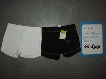 lot de 2 shorts noté 11 ans mais taille petit