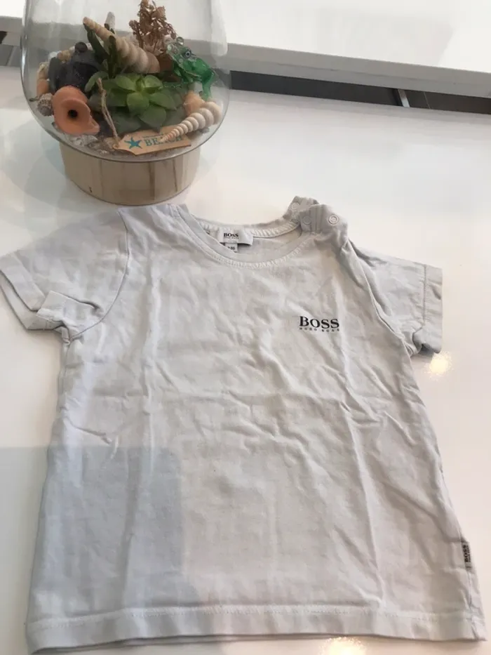 T-shirt Hugo Boss taille 2 ans