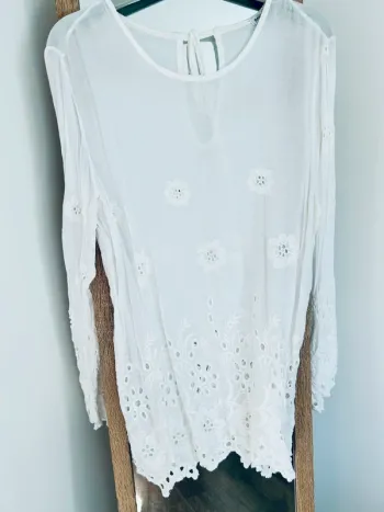 Blouse brodée