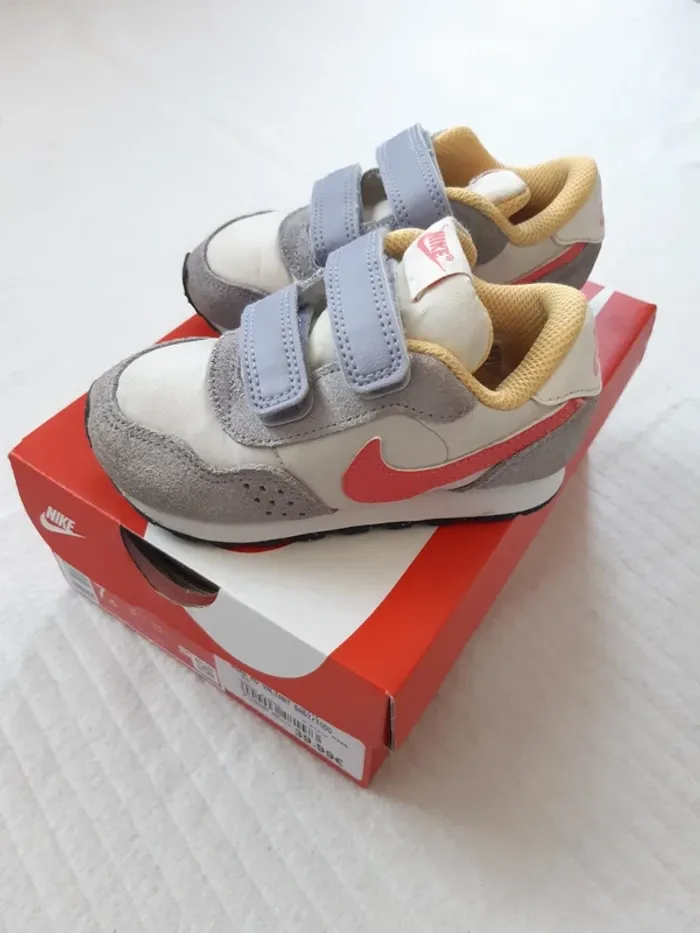 Baskets Nike MD valiant