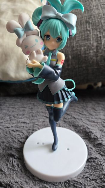 figurine hatsune miku X cinnamoroll