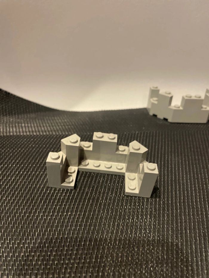Lego Castle lot 2 créneaux remparts gris clair 4x8x2 1/3 lego officiel - photo numéro 3