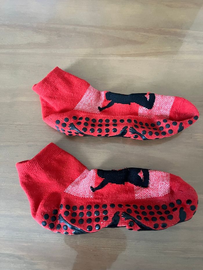 Chaussettes rouges antidérapantes Taille L 34/36 - photo numéro 3