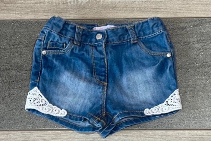 Short en jean gémo 18 mois excellent état