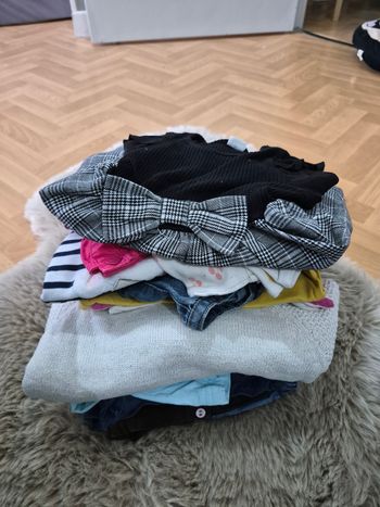 Lot de 32 vêtements fille - 12 mois 