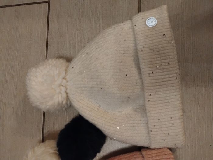 Lot Bonnet fille taille 55 - photo numéro 2