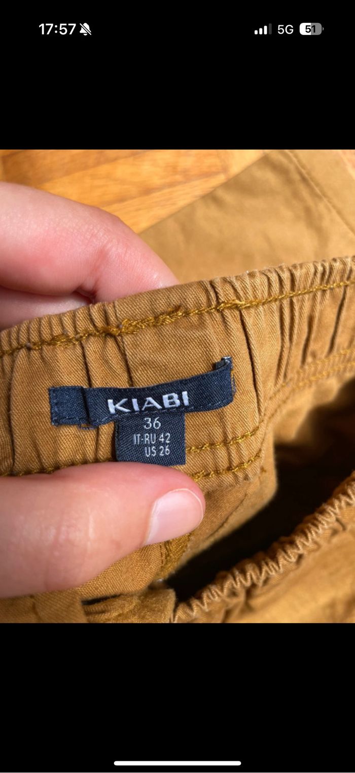 Short moutarde garçon, neuf sans étiquette, Kiabi, taille 36 - photo numéro 5