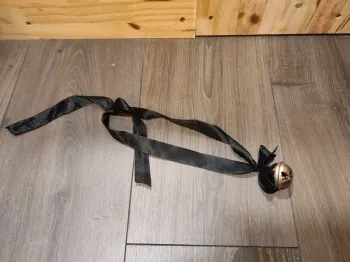 Collier clochette grelot coeur très bon état