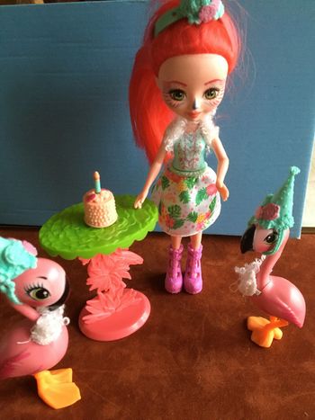 Poupée Enchantimals Flamand rose