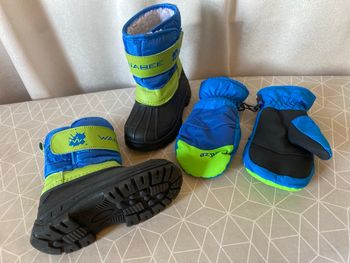 Lot bottes Après ski 24/25 et moufles 3/5 ans