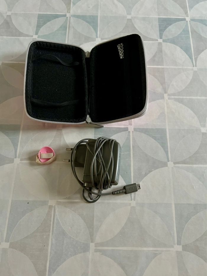 Console Nintendo DS lite rose en très bon état - photo numéro 3