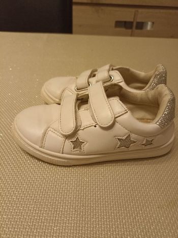 baskets avec etoiles brillantes