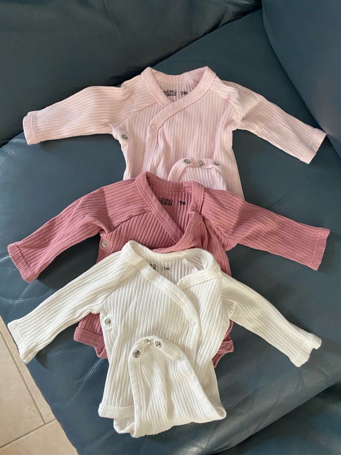 Lot bébé 1 mois fille - photo numéro 5