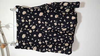 Jupe courte noire à fleurs, Taille 38, Jennyfer