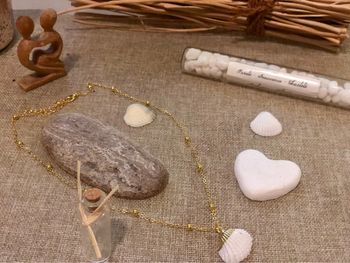 Collier offert pendentif coquillage