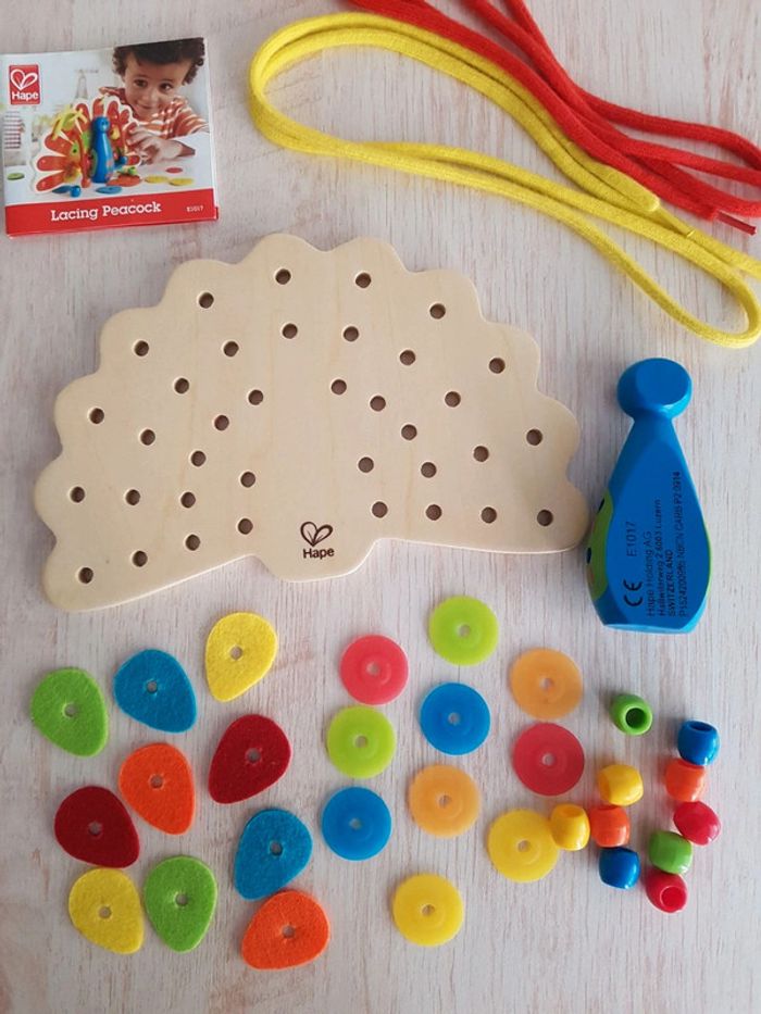 Lacing peacock jeu de laçage en bois Hape - photo numéro 5