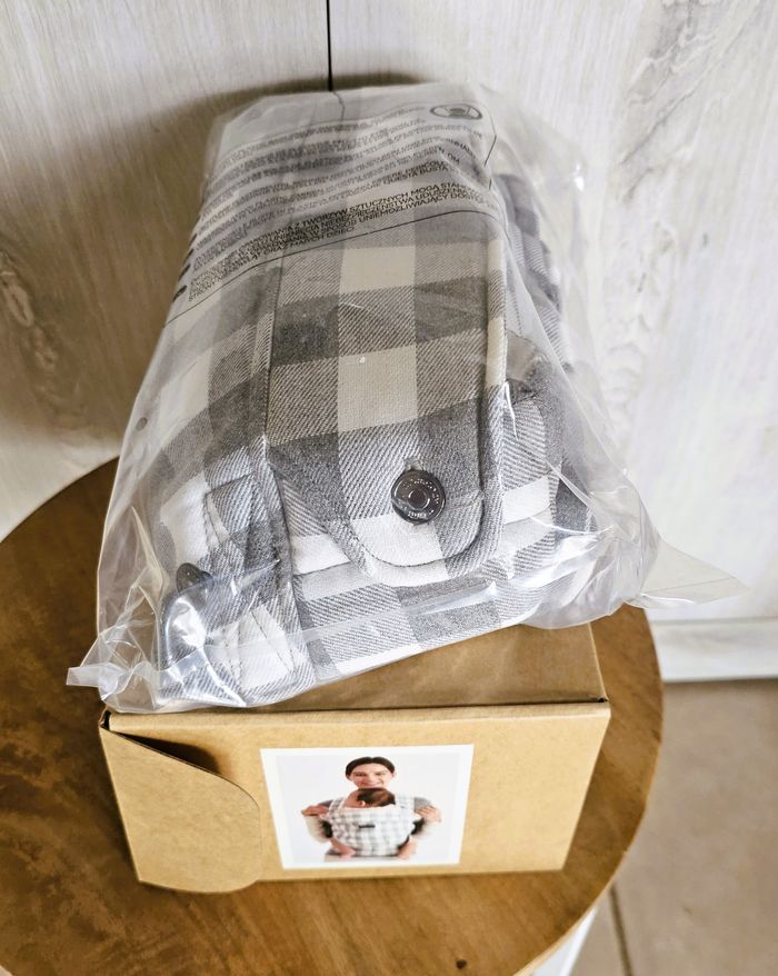 Porte-bébé Momcozy neuf – coton et lin, motif à carreaux bleu-gris - photo numéro 9