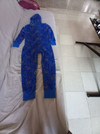 Pilou pilou  polaire 10 ans neuf