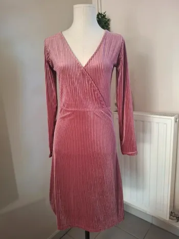 Robe rose effet velours côtelé neuf