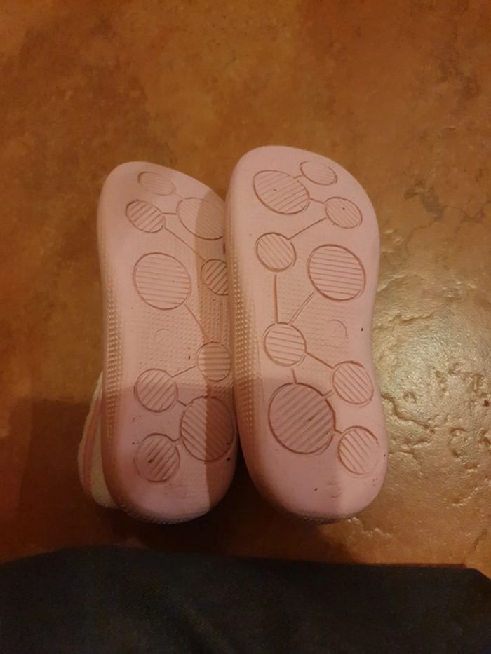chaussons minnie taille 26 - photo numéro 4