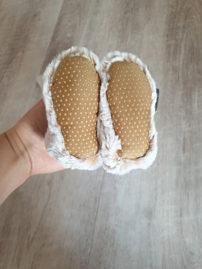 Chaussons bébé neuf 6/12m - photo numéro 3
