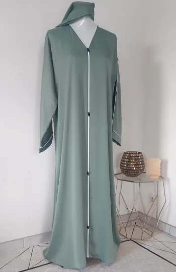 Robe verte claire émiratie neuve