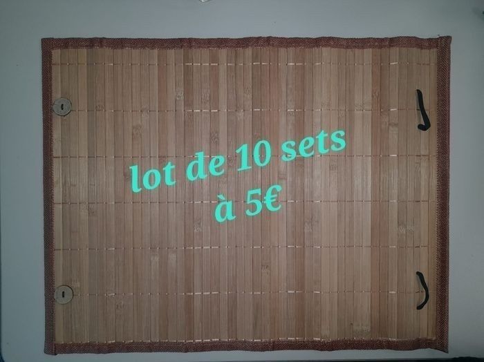 Lot 10 sets de table en bambou. 34x45 cm environ.
