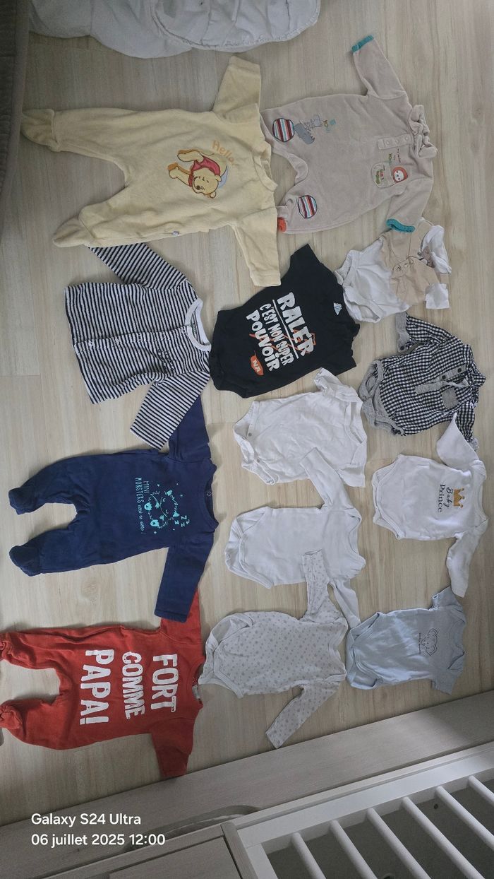 Lot vêtements 1 mois - photo numéro 3