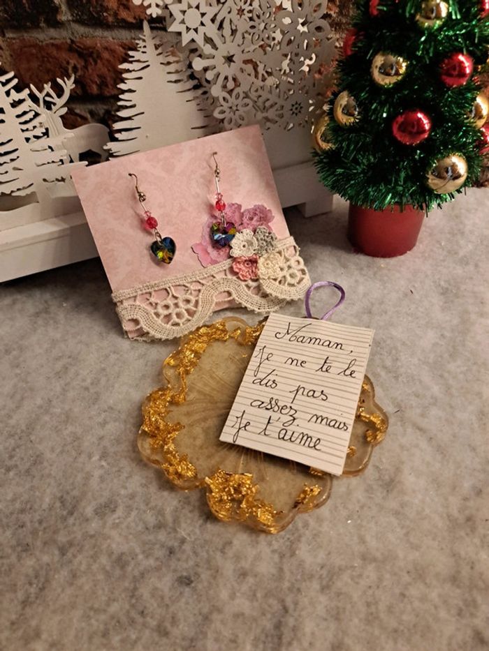 Boucles d'oreilles pendante cœur multicolore en verre