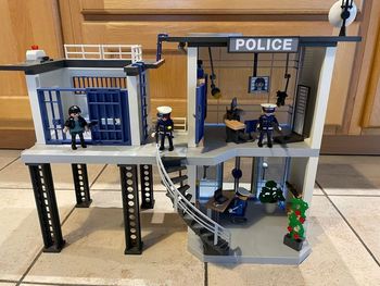 Commissariat Playmobil 71395 avec alarme (piles incluses)