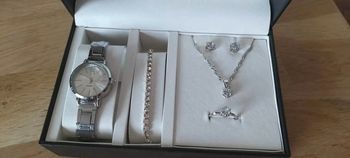 Parure argenté montre, bracelet, boucles d'oreilles, collier et bague