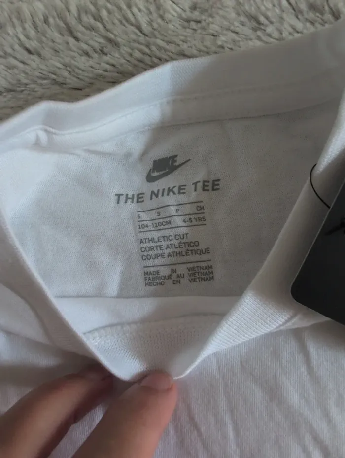 T-shirt Nike neuf 5 ans - photo numéro 5