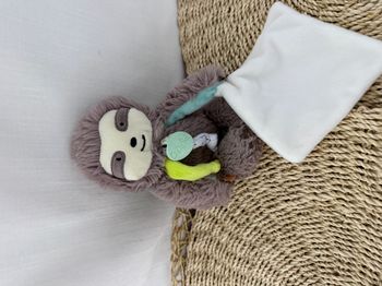 Doudou Paresseux gris taupe mouchoir blanc BABY NAT
