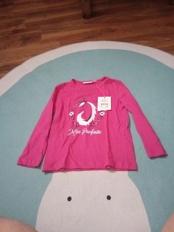 T-shirt manches longues neuf 4 ans