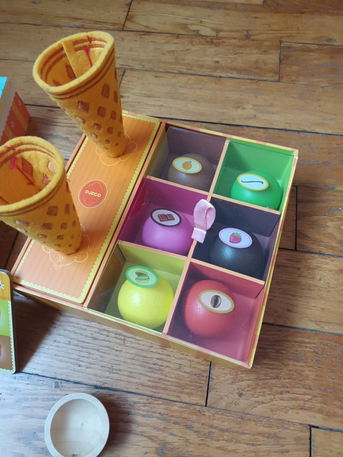 Boite de glace Gjeco paul et cerise neuf 2 cornets 6 boules en bois cone - photo numéro 2