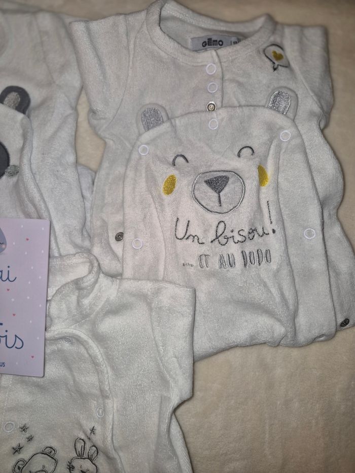 Pyjama 1 mois - photo numéro 2